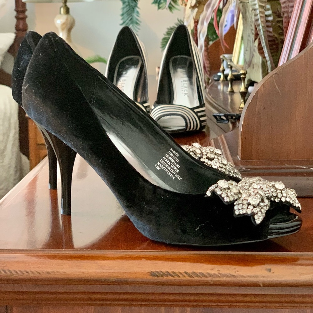 👠💃🏻🥂🎉 Start planning for those Holiday parties 🎉